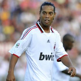 Ronaldinho podría ir al Benfica, según el 'Corriere dello Sport' Ronaldinho podría ir al Benfica, según el 'Corriere dello Sport'