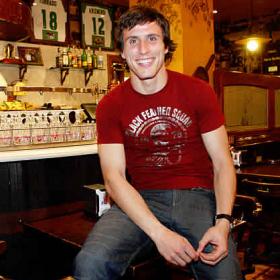 "Siempre me han dicho que acabaré jugando de central, no lo descarto" "Siempre me han dicho que acabaré jugando de central, no lo descarto"