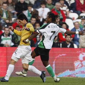 El Racing da un paso hacia la permanencia con goles de Tchité y Arana El Racing da un paso hacia la permanencia con goles de Tchité y Arana