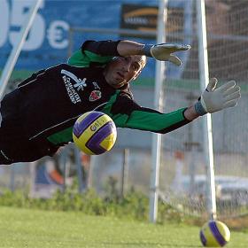 Caballero reconoce que tiene ofertas del Málaga y del Zaragoza Caballero reconoce que tiene ofertas del Málaga y del Zaragoza