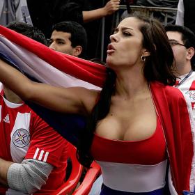 Larissa Riquelme: "Si ganamos a España me desnudo para todos" Larissa Riquelme: "Si ganamos a España me desnudo para todos"