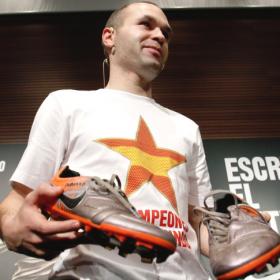 Iniesta: "Cuando le pegué al balón sabía que tenía que entrar" Iniesta: "Cuando le pegué al balón sabía que tenía que entrar"
