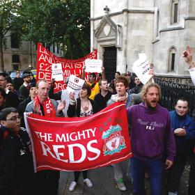 El Liverpool insiste en la venta del club a NESV pese a que un juzgado lo bloquea El Liverpool insiste en la venta del club a NESV pese a que un juzgado lo bloquea