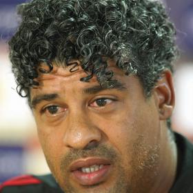 Rijkaard rescinde su contrato con el Galatasaray y apunta al Liverpool Rijkaard rescinde su contrato con el Galatasaray y apunta al Liverpool