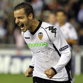 Soldado ejecuta al Glasgow Rangers y revive al Valencia Soldado ejecuta al Glasgow Rangers y revive al Valencia