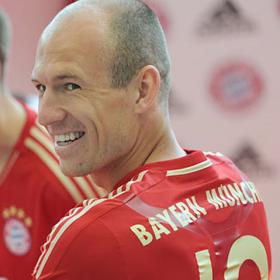 El Bayern imita a España con su nueva equipación El Bayern imita a España con su nueva equipación