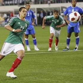 México vence con un triplete de Chicharito México vence con un triplete de Chicharito