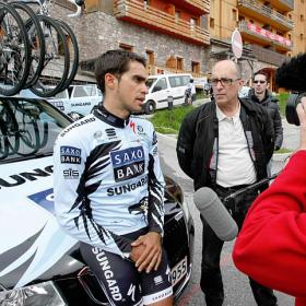 Los gendarmes detienen a Contador por no llevar luz Los gendarmes detienen a Contador por no llevar luz