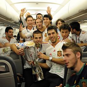 La Rojita: ¡Sí, sí, sí, la Eurocopa ya está aquí! La Rojita: ¡Sí, sí, sí, la Eurocopa ya está aquí!