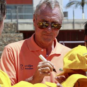 Cruyff: "Si el Barça quiere a Cesc, tendrá que pagar" Cruyff: "Si el Barça quiere a Cesc, tendrá que pagar"