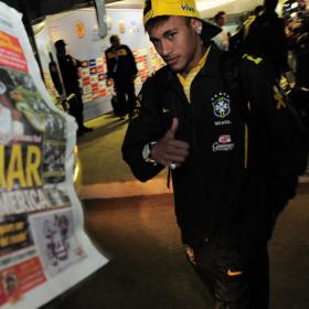 Neymar ya tiene su contrato con el Madrid Neymar ya tiene su contrato con el Madrid