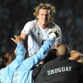 Forlán se ofrece para jugar la previa europea Forlán se ofrece para jugar la previa europea