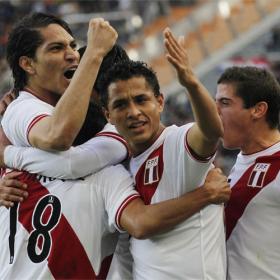 Paolo Guerrero y Chiroque dan el tercer puesto a Perú Paolo Guerrero y Chiroque dan el tercer puesto a Perú