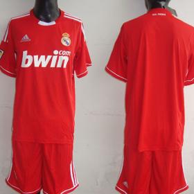 La segunda camiseta de la Champions es roja La segunda camiseta de la Champions es roja