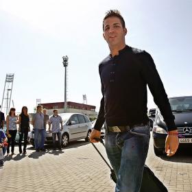 Cesc llegaría el domingo y sería presentado el lunes Cesc llegaría el domingo y sería presentado el lunes