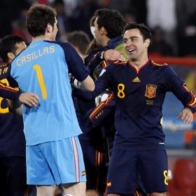 Casillas, Xavi, Zubi y Raúl, con la medalla de los 100 Casillas, Xavi, Zubi y Raúl, con la medalla de los 100