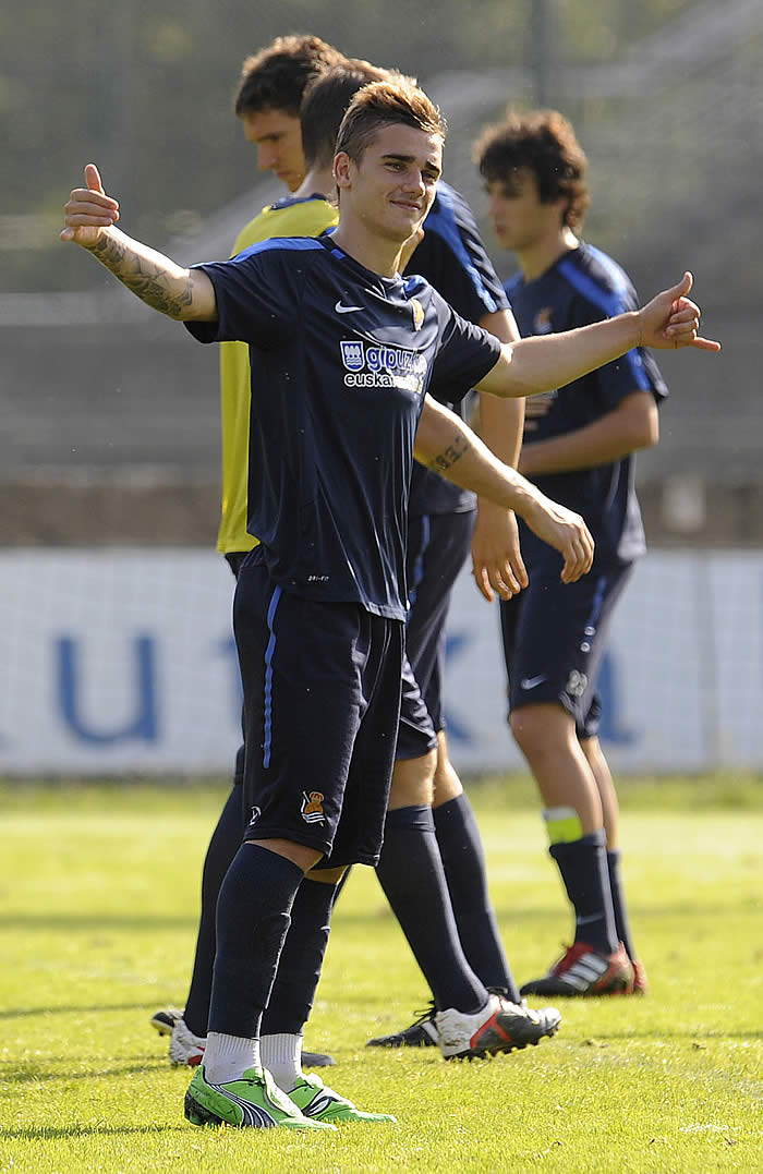 Aranburu y Xabi Prieto, los capitanes, reprenden a Griezmann en Zubieta