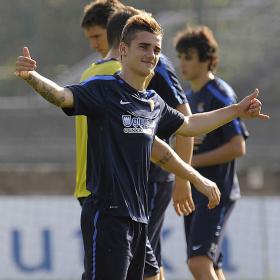 Aranburu y Xabi Prieto, los capitanes, reprenden a Griezmann en Zubieta Aranburu y Xabi Prieto, los capitanes, reprenden a Griezmann en Zubieta