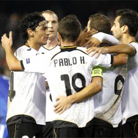 El Valencia hace los deberes con un festival de goles El Valencia hace los deberes con un festival de goles