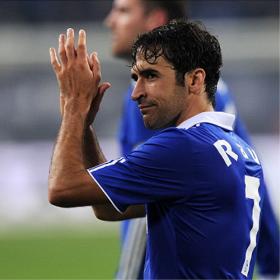 El Schalke 04 derrota al Stuttgart y da caza al Bayern El Schalke 04 derrota al Stuttgart y da caza al Bayern