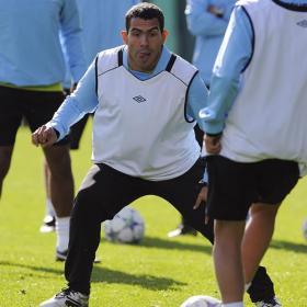 Carlos Tévez vuelve a jugar con el City en un amistoso Carlos Tévez vuelve a jugar con el City en un amistoso