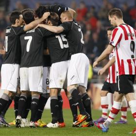 El Valencia se mete en cuartos sin lujos El Valencia se mete en cuartos sin lujos