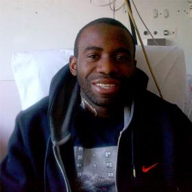 Muamba sigue progresando y ya camina en el hospital Muamba sigue progresando y ya camina en el hospital