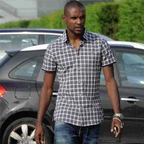 La mujer de Abidal: "Por el momento todo está bien" La mujer de Abidal: "Por el momento todo está bien"