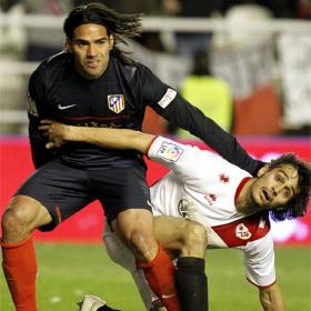 Falcao deja al Atlético a seis puntos de la Champions Falcao deja al Atlético a seis puntos de la Champions