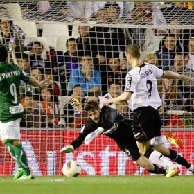Canales destroza al Betis y despierta al Valencia Canales destroza al Betis y despierta al Valencia