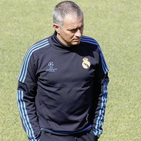 Serratosa: "Mourinho nos ha dicho que va a continuar" Serratosa: "Mourinho nos ha dicho que va a continuar"
