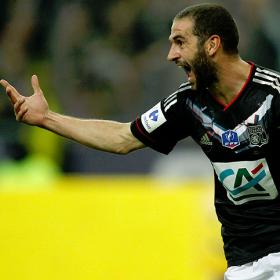 Lisandro da la Copa al Lyon Lisandro da la Copa al Lyon