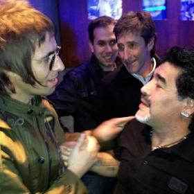 Liam Gallagher llama alcohólico a Ferguson Liam Gallagher llama alcohólico a Ferguson