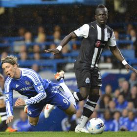 Dos goles de Cissé alejan al Chelsea del tercer puesto Dos goles de Cissé alejan al Chelsea del tercer puesto