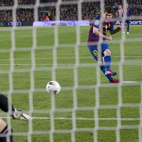 Messi está a un gol de los 67 de Torpedo Müller Messi está a un gol de los 67 de Torpedo Müller