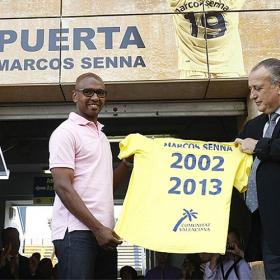 Senna anuncia que seguirá un año más en el Villarreal Senna anuncia que seguirá un año más en el Villarreal