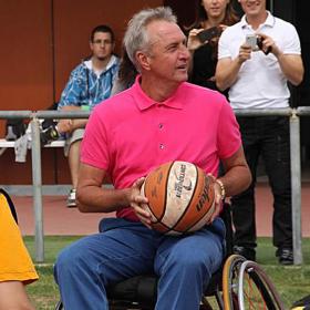 Cruyff utiliza la marcha de Pep para agitar el entorno Cruyff utiliza la marcha de Pep para agitar el entorno