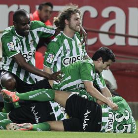 El Betis se garantizó tras el derbi la licencia UEFA El Betis se garantizó tras el derbi la licencia UEFA