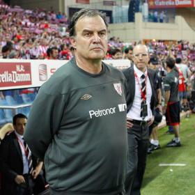 Bielsa pide perdón: "Lamentamos mucho esto" Bielsa pide perdón: "Lamentamos mucho esto"