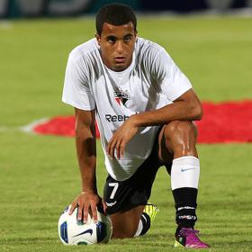 Lucas Moura no entusiasmó a Mourinho en Hamburgo Lucas Moura no entusiasmó a Mourinho en Hamburgo