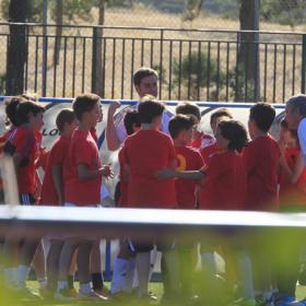 Mourinho jugó ayer un partido de padres e hijos Mourinho jugó ayer un partido de padres e hijos
