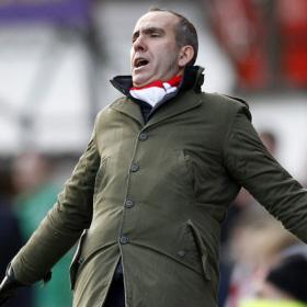 Di Canio: "Balotelli es egoísta, merece muchas bofetadas" Di Canio: "Balotelli es egoísta, merece muchas bofetadas"