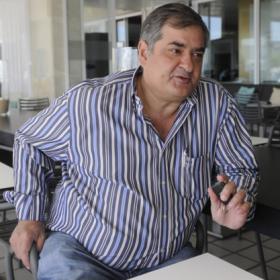 Se plantean un contrato provisional para Unzué Se plantean un contrato provisional para Unzué