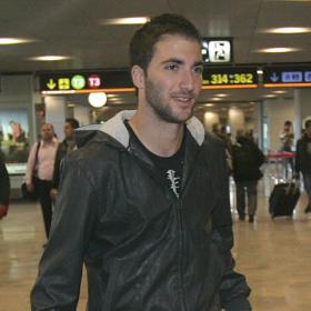 Higuaín finalizó sus vacaciones y ya está en Madrid Higuaín finalizó sus vacaciones y ya está en Madrid