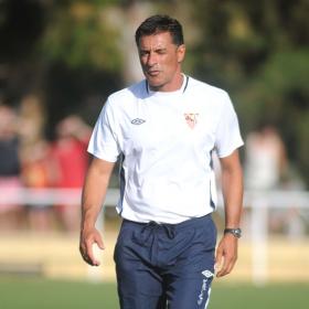 El Sevilla de Míchel ya se entrena en Costa Ballena El Sevilla de Míchel ya se entrena en Costa Ballena