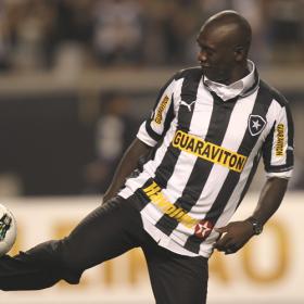 Seedorf fue presentado por el Botafogo ante 25.000 hinchas Seedorf fue presentado por el Botafogo ante 25.000 hinchas