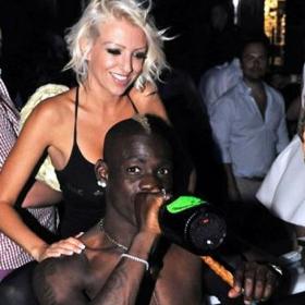 Balotelli de fiesta en St. Tropez Balotelli de fiesta en St. Tropez