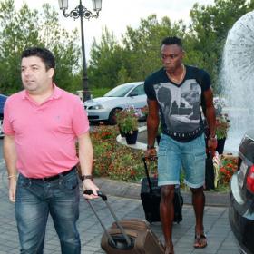 Kameni y Antonio Fernández aterrizan en Campoamor Kameni y Antonio Fernández aterrizan en Campoamor