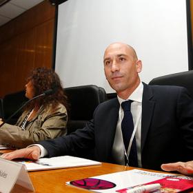 "El Málaga debe entre el 35 y el 40 por ciento a su plantilla" "El Málaga debe entre el 35 y el 40 por ciento a su plantilla"
