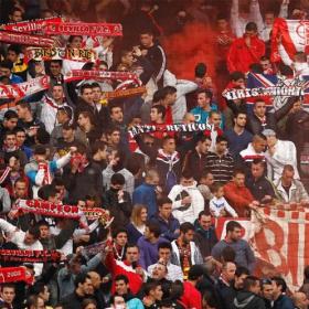 Los Biris critican a Del Nido y su "loperización" del Sevilla Los Biris critican a Del Nido y su "loperización" del Sevilla